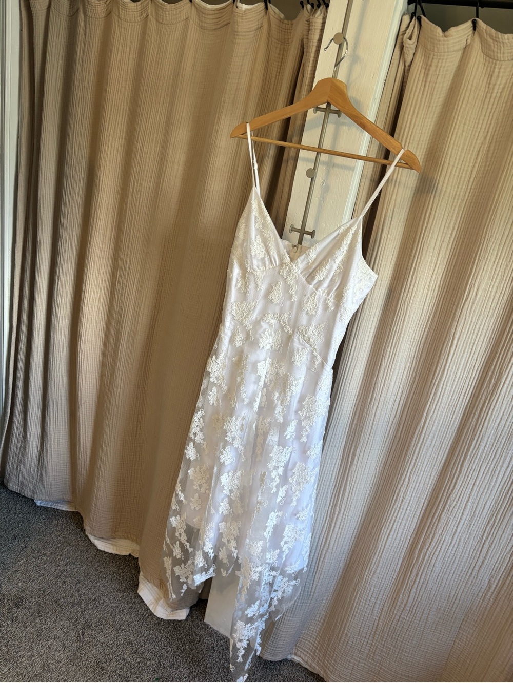New Storia Lace Handkerchief Hem Midi Dress- Large - Picture 3 of 13